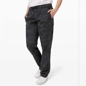 Lululemon On the Fly Pant Full LengthIncognito Camo Multi Grey Size 6